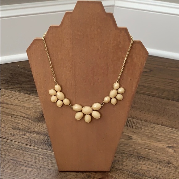 Ivory colored stone gold tone necklace - Picture 5 of 6